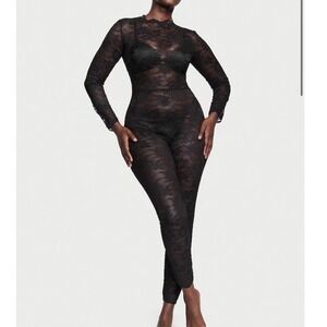 Victoria Secret Black Floral Lace Catsuit Open Back Long Sleeve Bodysuit Med nwt